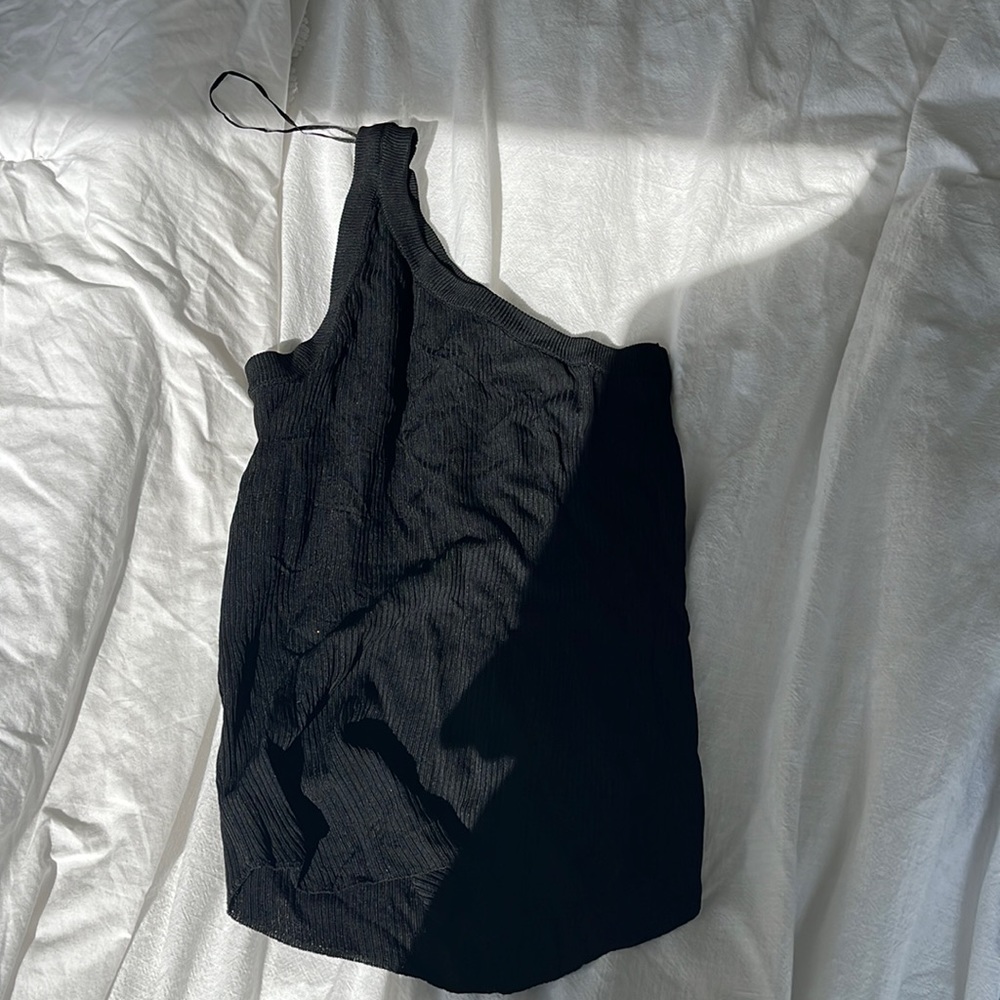 One shoulder top